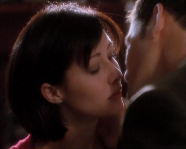 Charmed-Online_dot_net-1x04DeadManDating0065.jpg Charmed-Online_dot_net-1x04DeadManDating0065.jpg