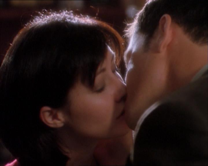 Charmed-Online_dot_net-1x04DeadManDating0067.jpg Charmed-Online_dot_net-1x04DeadManDating0067.jpg
