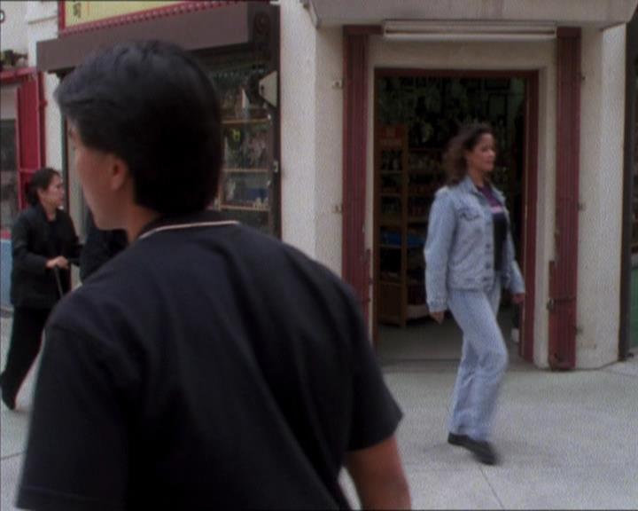 Charmed-Online_dot_net-1x04DeadManDating0135.jpg Charmed-Online_dot_net-1x04DeadManDating0135.jpg