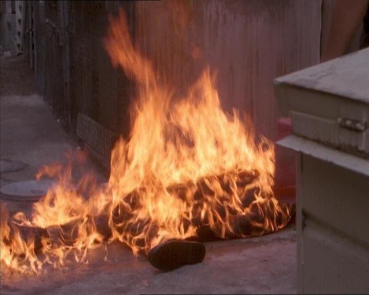 Charmed-Online_dot_net-1x04DeadManDating0201.jpg Charmed-Online_dot_net-1x04DeadManDating0201.jpg