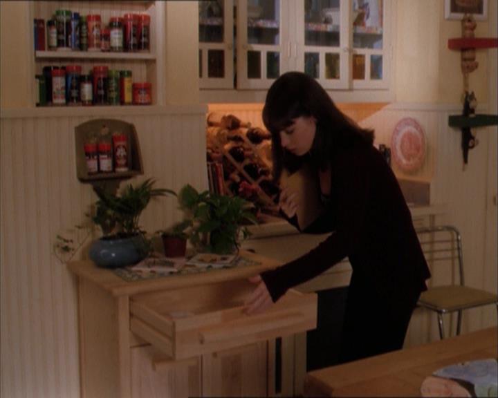 Charmed-Online_dot_net-1x04DeadManDating0274.jpg
