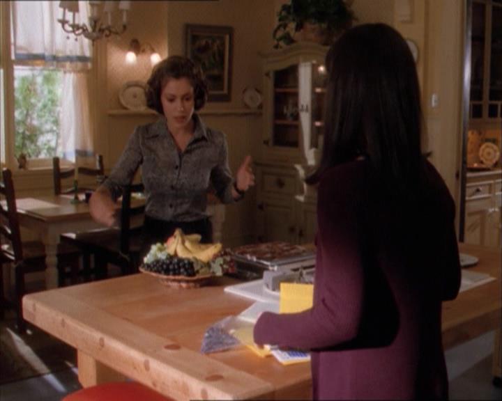 Charmed-Online_dot_net-1x04DeadManDating0300.jpg