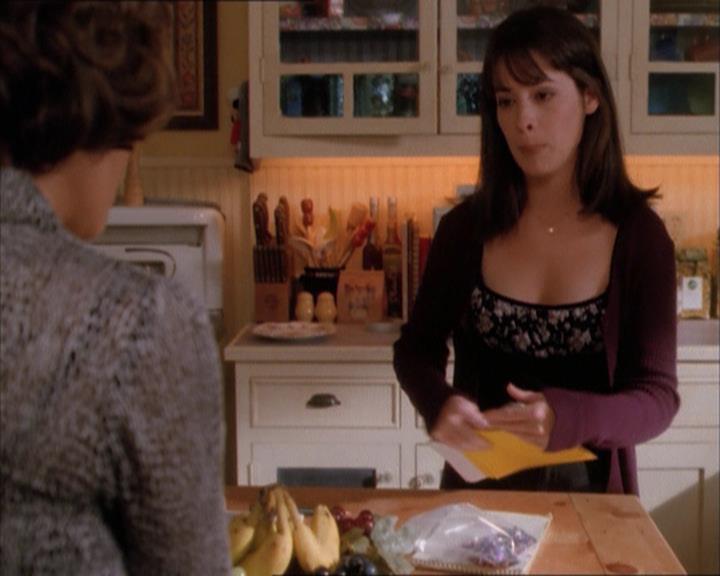 Charmed-Online_dot_net-1x04DeadManDating0304.jpg