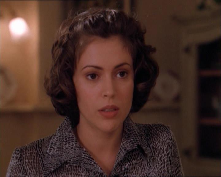 Charmed-Online_dot_net-1x04DeadManDating0318.jpg Charmed-Online_dot_net-1x04DeadManDating0318.jpg