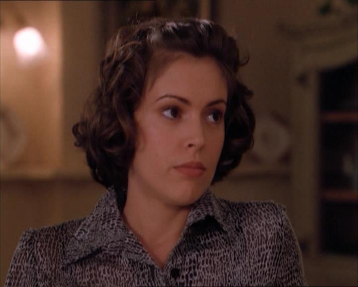 Charmed-Online_dot_net-1x04DeadManDating0321.jpg Charmed-Online_dot_net-1x04DeadManDating0321.jpg