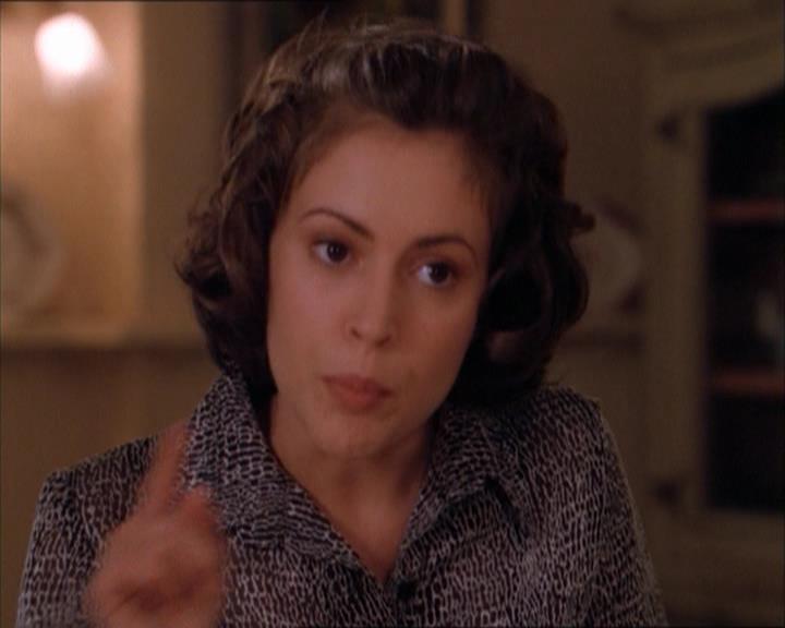 Charmed-Online_dot_net-1x04DeadManDating0323.jpg Charmed-Online_dot_net-1x04DeadManDating0323.jpg