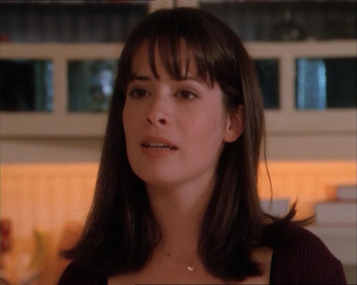 Charmed-Online_dot_net-1x04DeadManDating0325.jpg Charmed-Online_dot_net-1x04DeadManDating0325.jpg