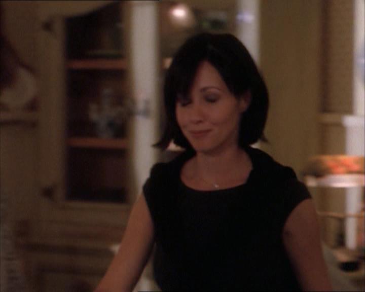 Charmed-Online_dot_net-1x04DeadManDating0331.jpg