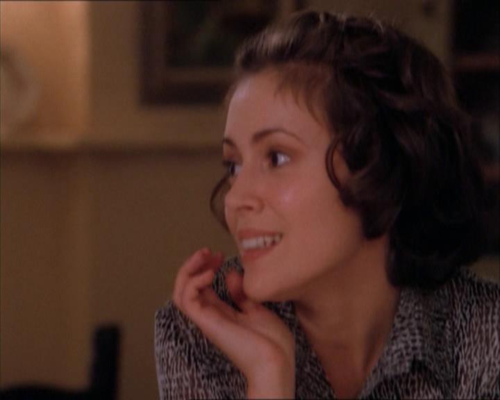 Charmed-Online_dot_net-1x04DeadManDating0333.jpg Charmed-Online_dot_net-1x04DeadManDating0333.jpg