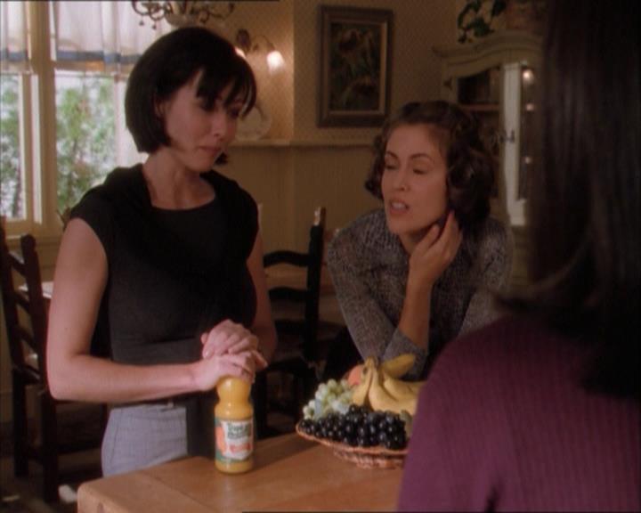 Charmed-Online_dot_net-1x04DeadManDating0343.jpg