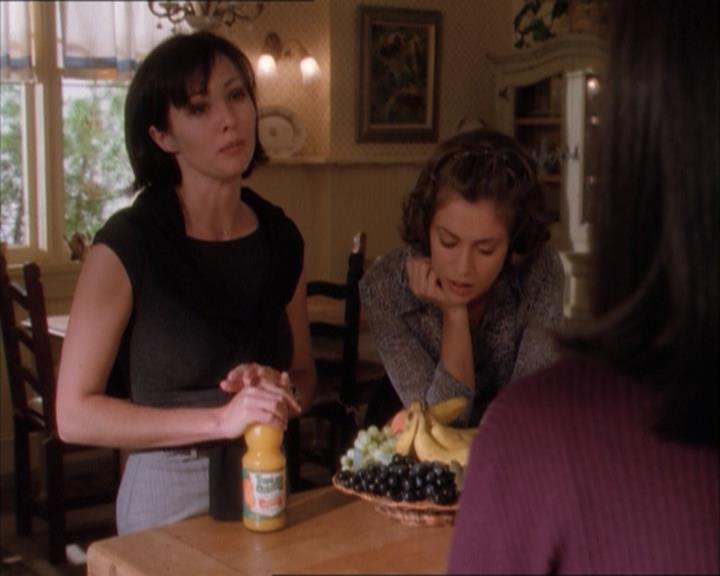 Charmed-Online_dot_net-1x04DeadManDating0346.jpg