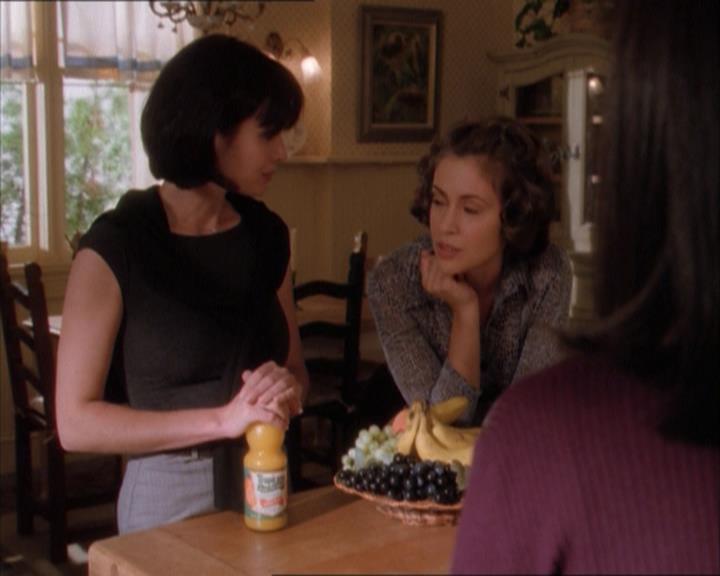 Charmed-Online_dot_net-1x04DeadManDating0348.jpg Charmed-Online_dot_net-1x04DeadManDating0348.jpg