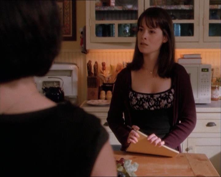 Charmed-Online_dot_net-1x04DeadManDating0350.jpg Charmed-Online_dot_net-1x04DeadManDating0350.jpg