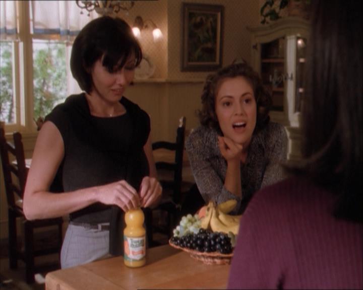 Charmed-Online_dot_net-1x04DeadManDating0351.jpg