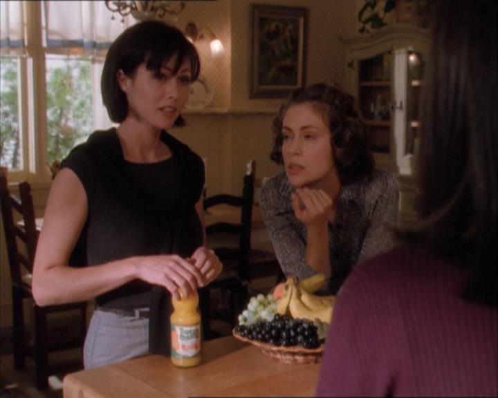 Charmed-Online_dot_net-1x04DeadManDating0354.jpg