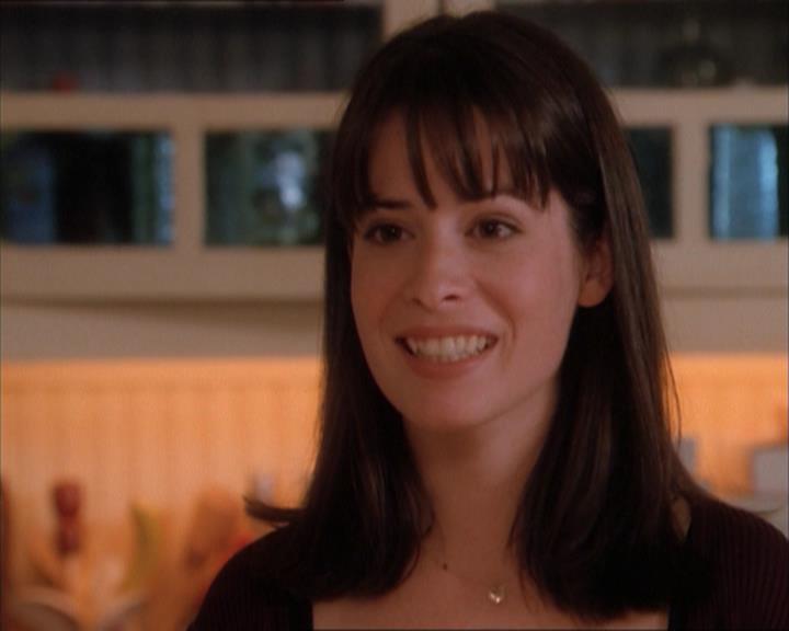 Charmed-Online_dot_net-1x04DeadManDating0358.jpg Charmed-Online_dot_net-1x04DeadManDating0358.jpg