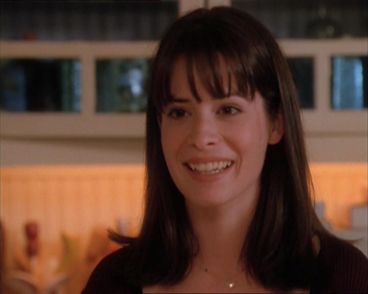 Charmed-Online_dot_net-1x04DeadManDating0359.jpg Charmed-Online_dot_net-1x04DeadManDating0359.jpg