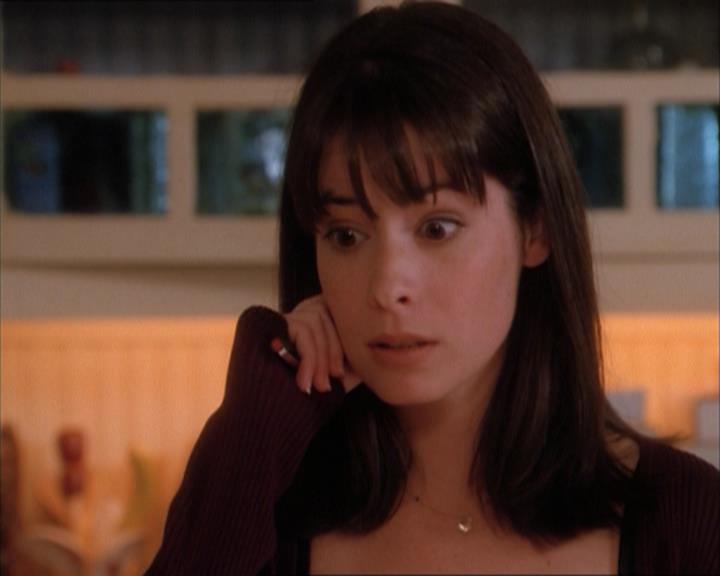 Charmed-Online_dot_net-1x04DeadManDating0363.jpg