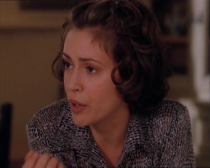 Charmed-Online_dot_net-1x04DeadManDating0369.jpg Charmed-Online_dot_net-1x04DeadManDating0369.jpg