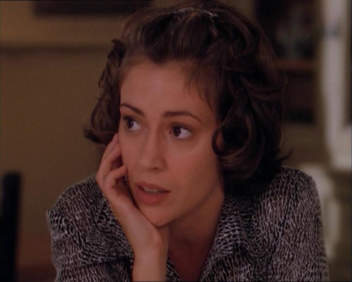 Charmed-Online_dot_net-1x04DeadManDating0375.jpg Charmed-Online_dot_net-1x04DeadManDating0375.jpg