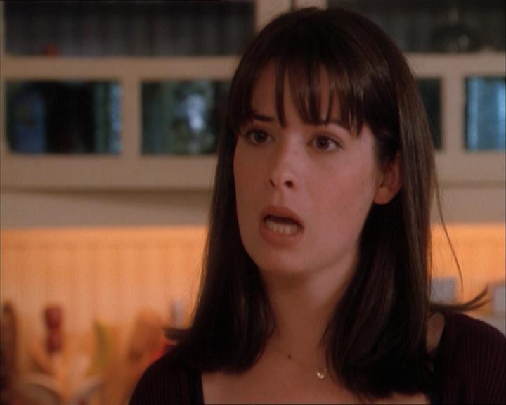 Charmed-Online_dot_net-1x04DeadManDating0376.jpg