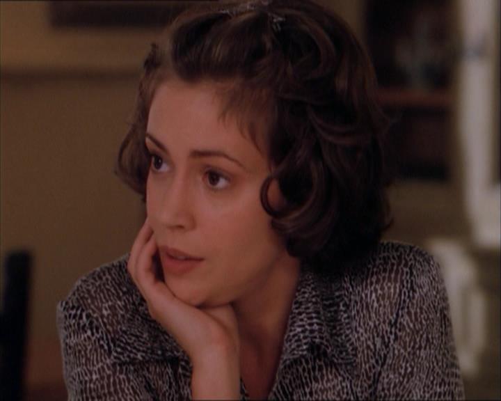 Charmed-Online_dot_net-1x04DeadManDating0378.jpg Charmed-Online_dot_net-1x04DeadManDating0378.jpg