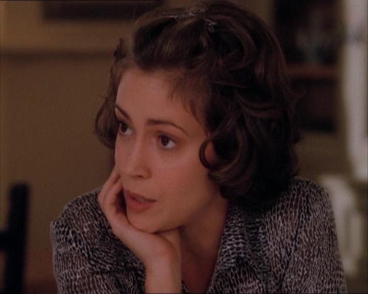 Charmed-Online_dot_net-1x04DeadManDating0379.jpg Charmed-Online_dot_net-1x04DeadManDating0379.jpg