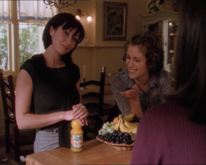 Charmed-Online_dot_net-1x04DeadManDating0387.jpg Charmed-Online_dot_net-1x04DeadManDating0387.jpg