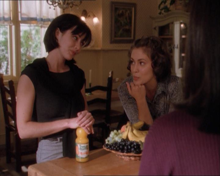 Charmed-Online_dot_net-1x04DeadManDating0389.jpg Charmed-Online_dot_net-1x04DeadManDating0389.jpg