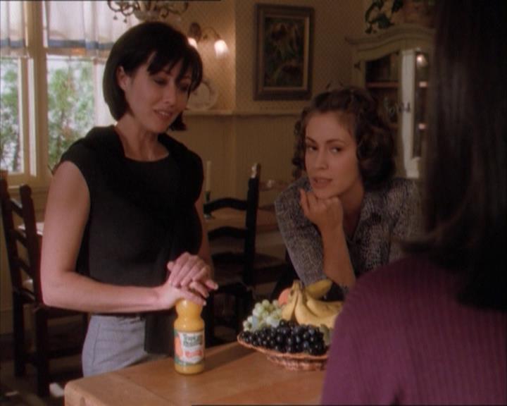 Charmed-Online_dot_net-1x04DeadManDating0390.jpg Charmed-Online_dot_net-1x04DeadManDating0390.jpg