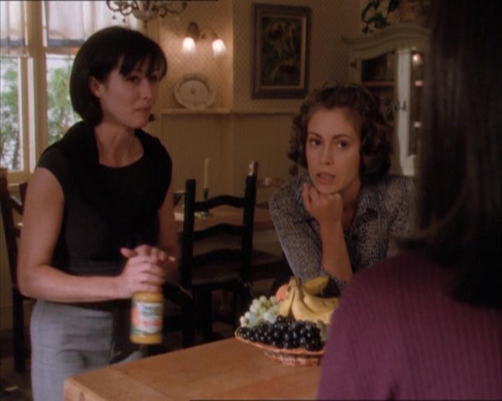 Charmed-Online_dot_net-1x04DeadManDating0391.jpg Charmed-Online_dot_net-1x04DeadManDating0391.jpg