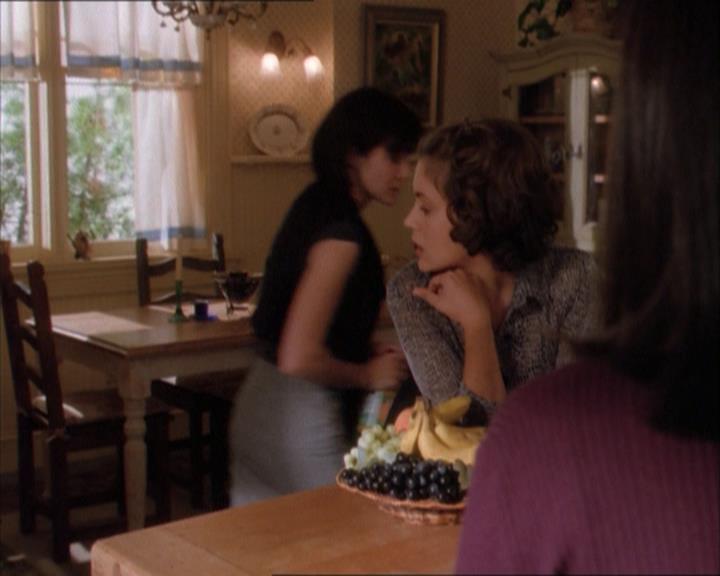 Charmed-Online_dot_net-1x04DeadManDating0392.jpg Charmed-Online_dot_net-1x04DeadManDating0392.jpg