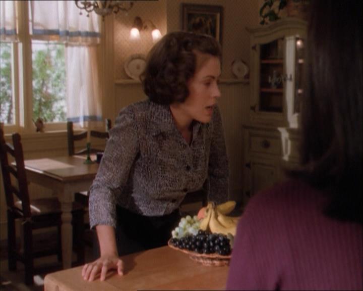 Charmed-Online_dot_net-1x04DeadManDating0394.jpg Charmed-Online_dot_net-1x04DeadManDating0394.jpg