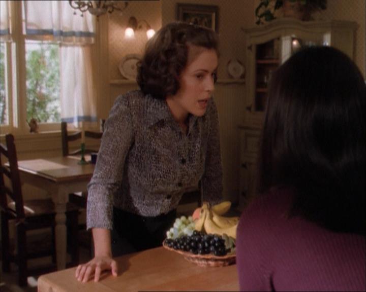 Charmed-Online_dot_net-1x04DeadManDating0395.jpg Charmed-Online_dot_net-1x04DeadManDating0395.jpg