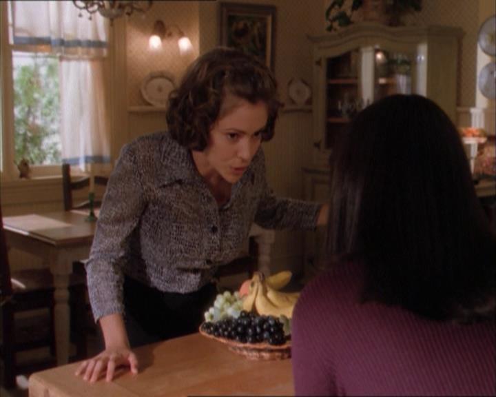 Charmed-Online_dot_net-1x04DeadManDating0400.jpg Charmed-Online_dot_net-1x04DeadManDating0400.jpg