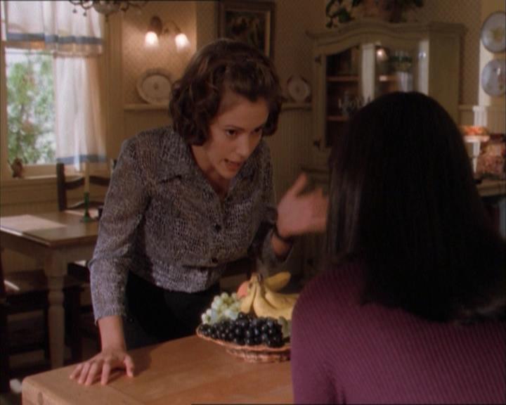 Charmed-Online_dot_net-1x04DeadManDating0402.jpg Charmed-Online_dot_net-1x04DeadManDating0402.jpg