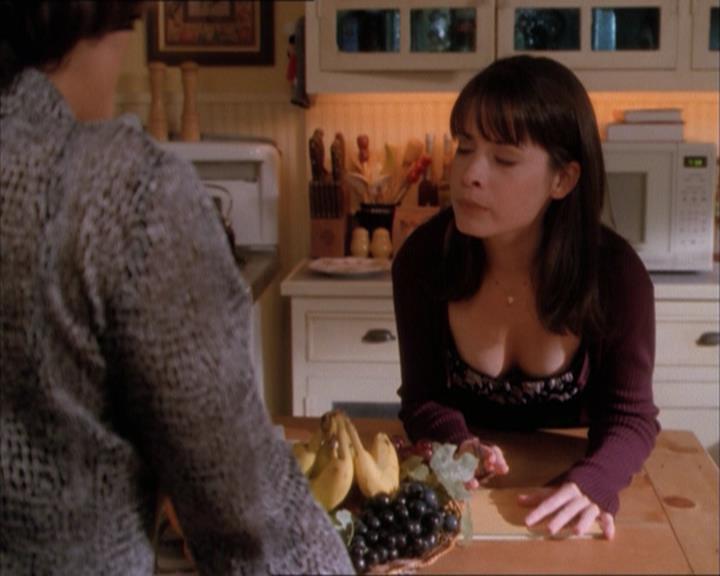 Charmed-Online_dot_net-1x04DeadManDating0406.jpg Charmed-Online_dot_net-1x04DeadManDating0406.jpg