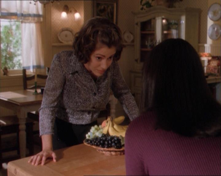 Charmed-Online_dot_net-1x04DeadManDating0407.jpg Charmed-Online_dot_net-1x04DeadManDating0407.jpg