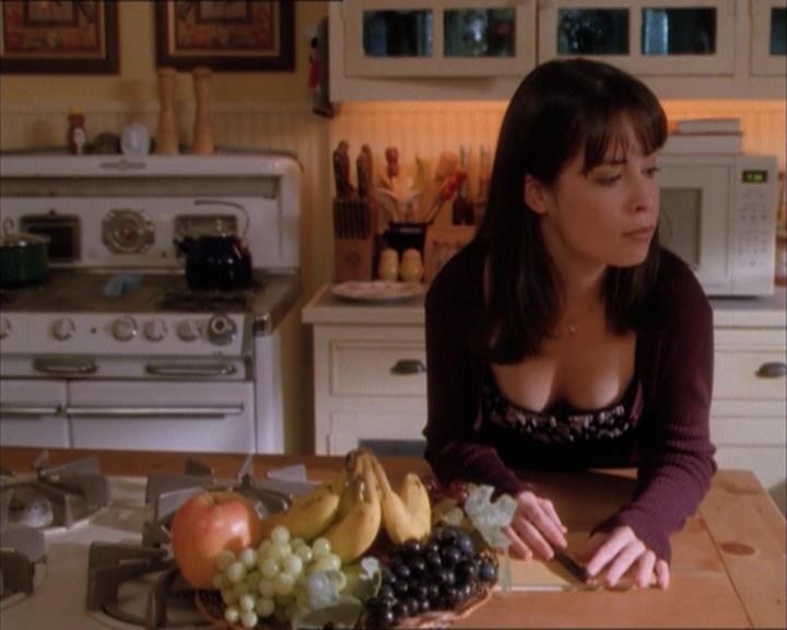 Charmed-Online_dot_net-1x04DeadManDating0415.jpg Charmed-Online_dot_net-1x04DeadManDating0415.jpg