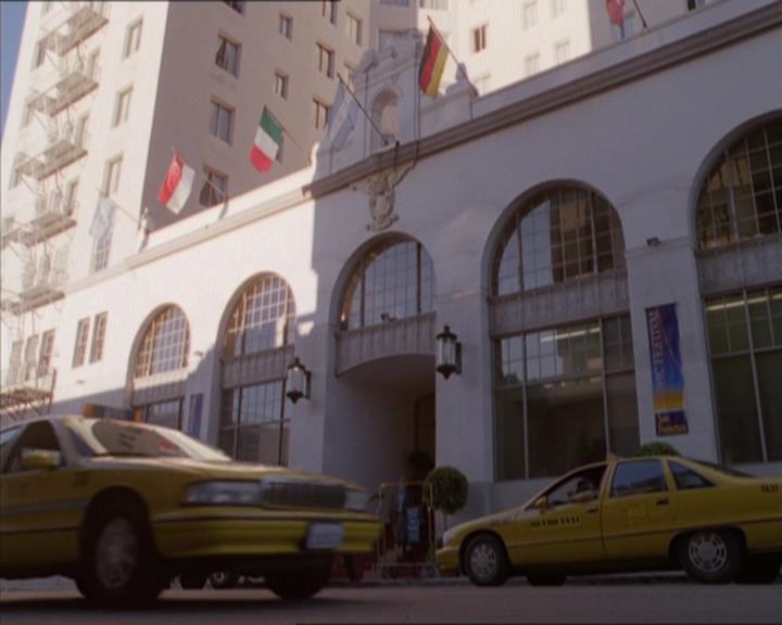 Charmed-Online_dot_net-1x04DeadManDating0416.jpg Charmed-Online_dot_net-1x04DeadManDating0416.jpg