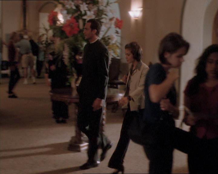 Charmed-Online_dot_net-1x04DeadManDating0421.jpg Charmed-Online_dot_net-1x04DeadManDating0421.jpg