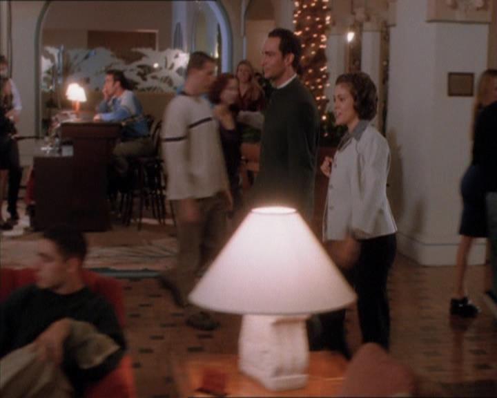 Charmed-Online_dot_net-1x04DeadManDating0424.jpg Charmed-Online_dot_net-1x04DeadManDating0424.jpg
