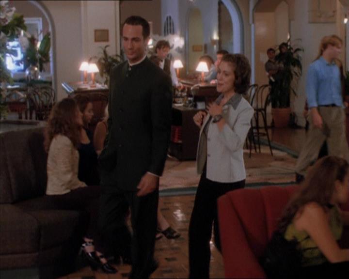 Charmed-Online_dot_net-1x04DeadManDating0426.jpg Charmed-Online_dot_net-1x04DeadManDating0426.jpg
