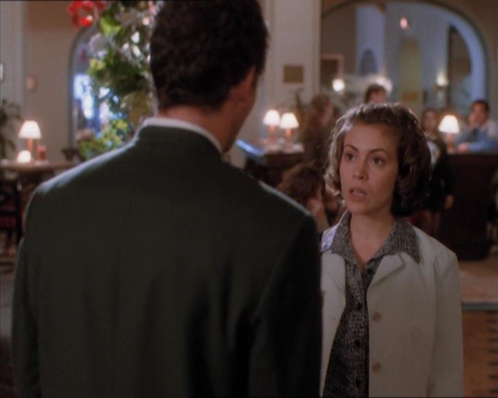 Charmed-Online_dot_net-1x04DeadManDating0430.jpg Charmed-Online_dot_net-1x04DeadManDating0430.jpg