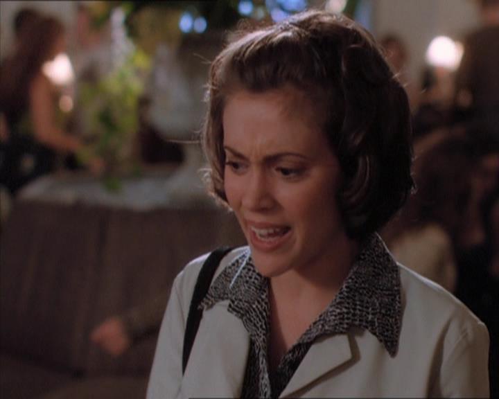 Charmed-Online_dot_net-1x04DeadManDating0435.jpg Charmed-Online_dot_net-1x04DeadManDating0435.jpg