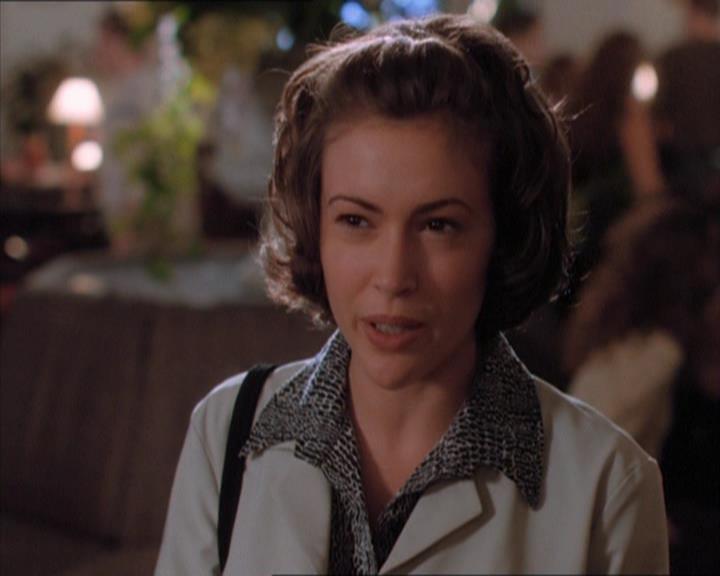 Charmed-Online_dot_net-1x04DeadManDating0437.jpg