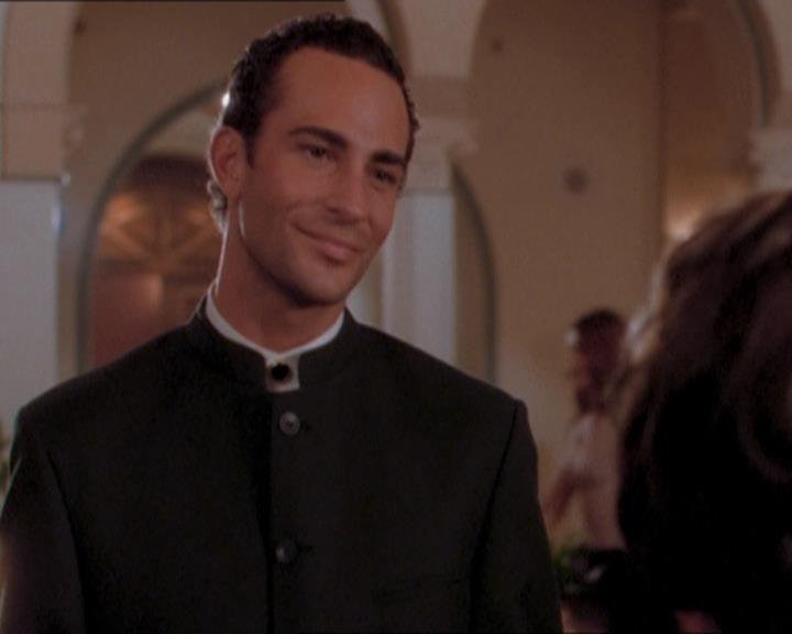 Charmed-Online_dot_net-1x04DeadManDating0441.jpg Charmed-Online_dot_net-1x04DeadManDating0441.jpg