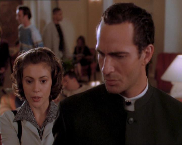 Charmed-Online_dot_net-1x04DeadManDating0450.jpg Charmed-Online_dot_net-1x04DeadManDating0450.jpg