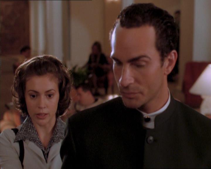 Charmed-Online_dot_net-1x04DeadManDating0451.jpg Charmed-Online_dot_net-1x04DeadManDating0451.jpg
