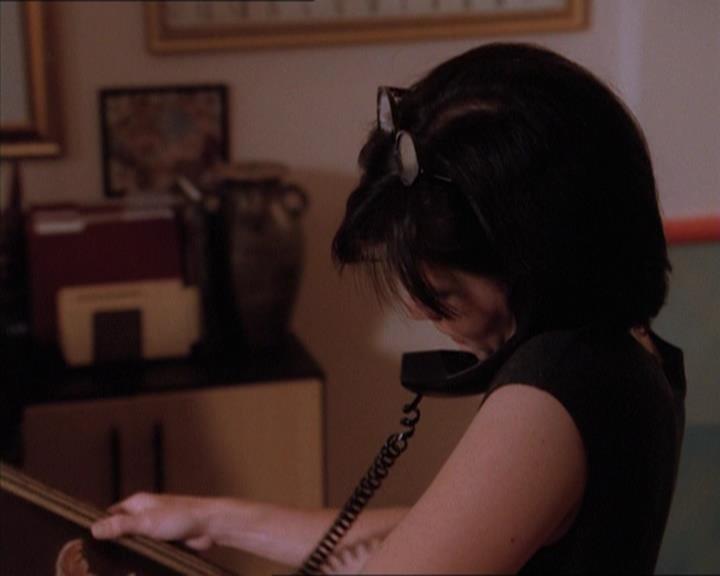 Charmed-Online_dot_net-1x04DeadManDating0477.jpg Charmed-Online_dot_net-1x04DeadManDating0477.jpg